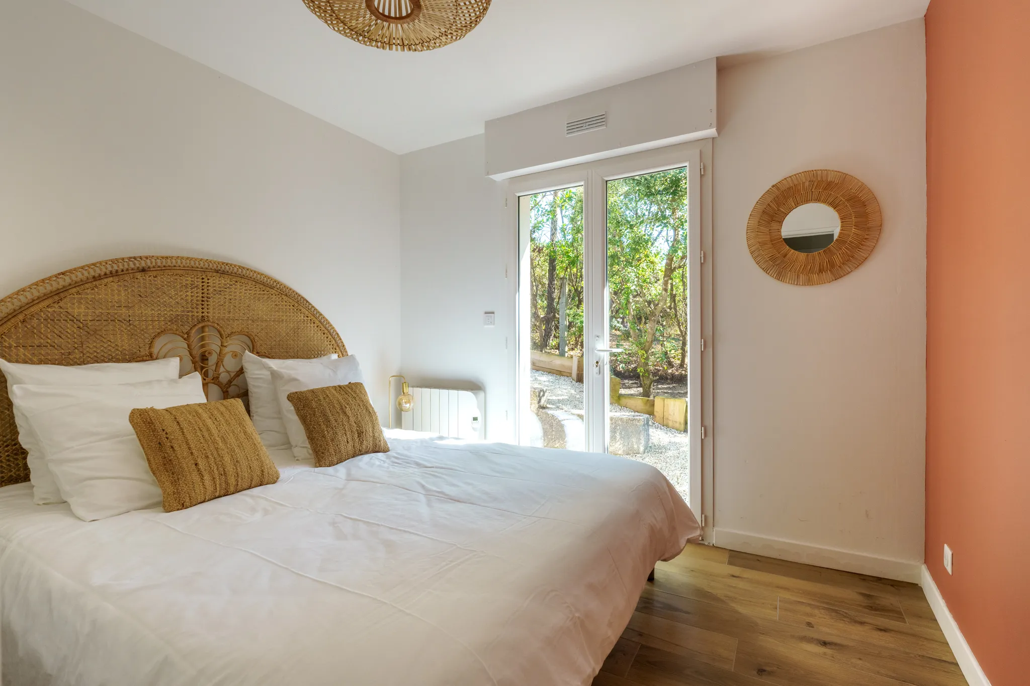 Espace nuit adultes, tons naturels, vue jardin