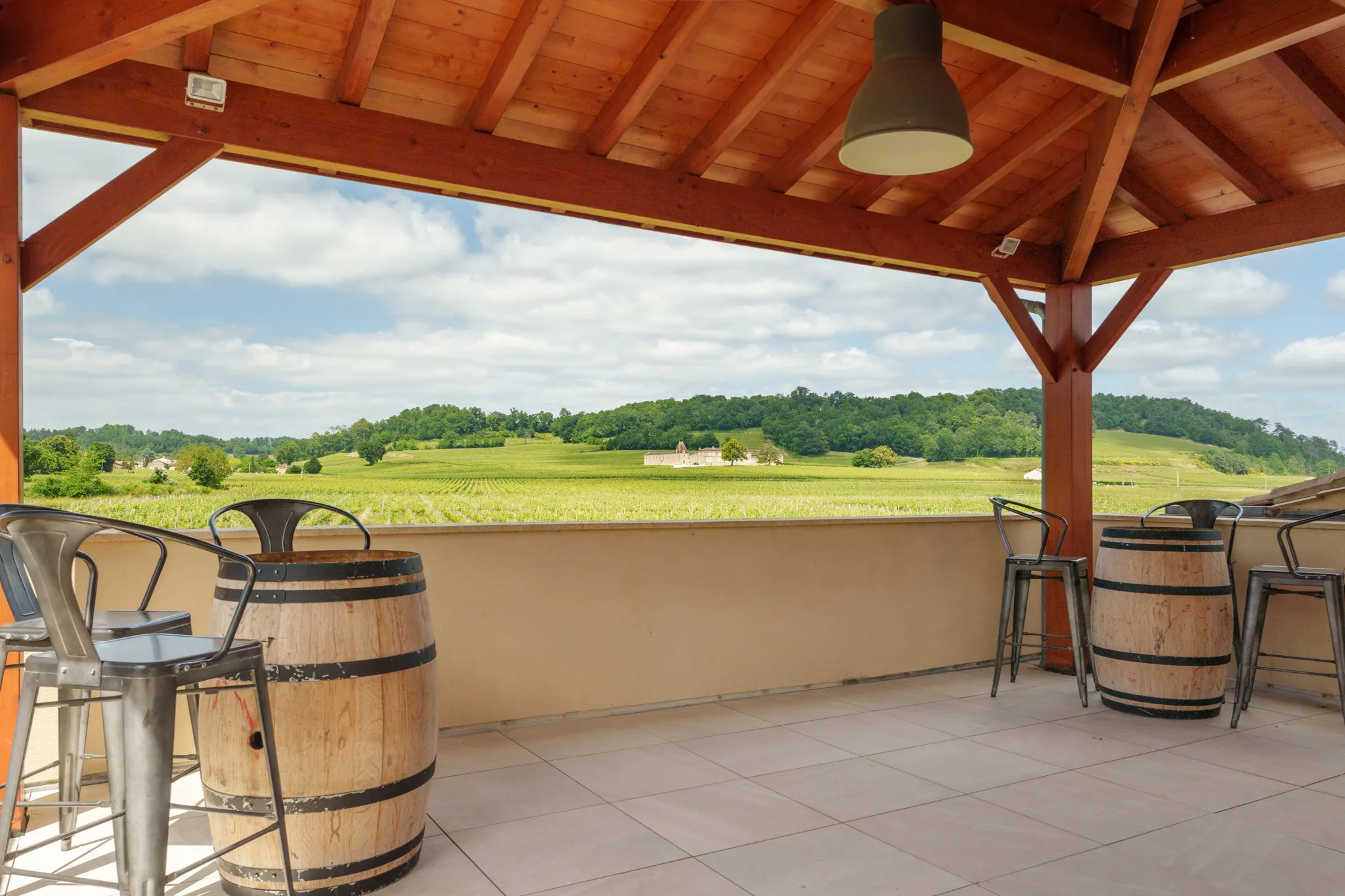 Terrasse couverte, panorama sur vignes