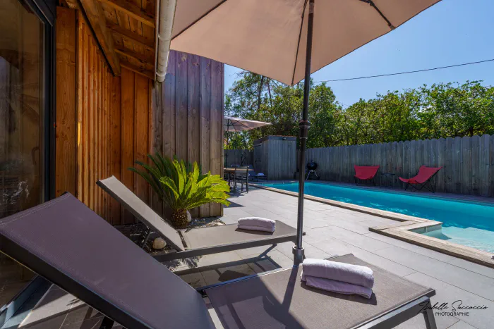 piscine location vacances airbnb - photo par Isabelle SACCOCCIO